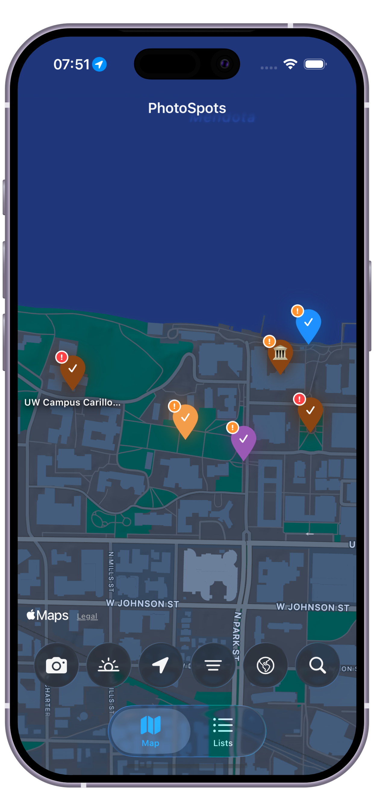 PhotoSpots interactive map view with clustered pins